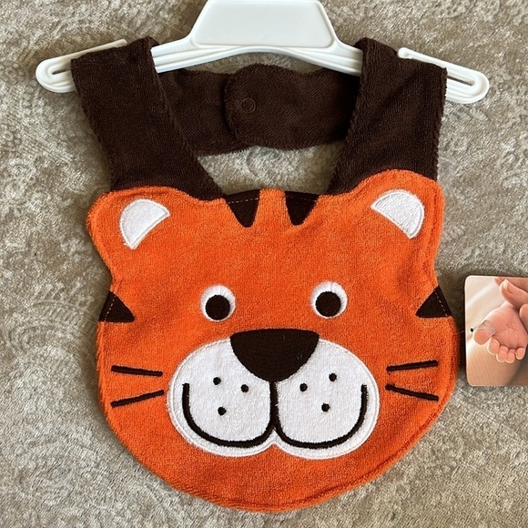 Brand New Set of 2 Carter’s Cloth Baby Bibs Orange Halloween Tiger Jungle Animal - Picture 2 of 14